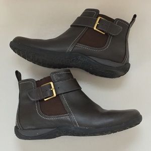 VIONIC Adrie Brown Leather Ankle Boots Side Zip 6